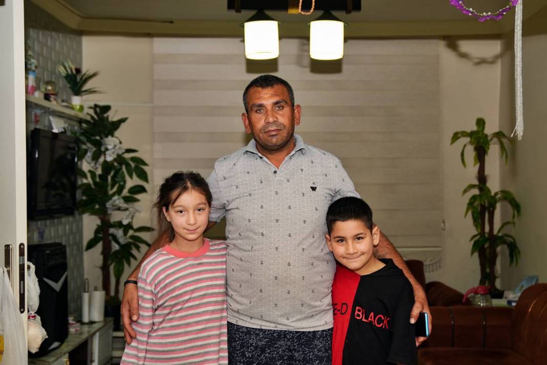 Çocuklarına hem baba, hem anne oldu: Duygulandıran videonun ardından dram çıktı! Evde yemek yapan baba beğeni topladı 6